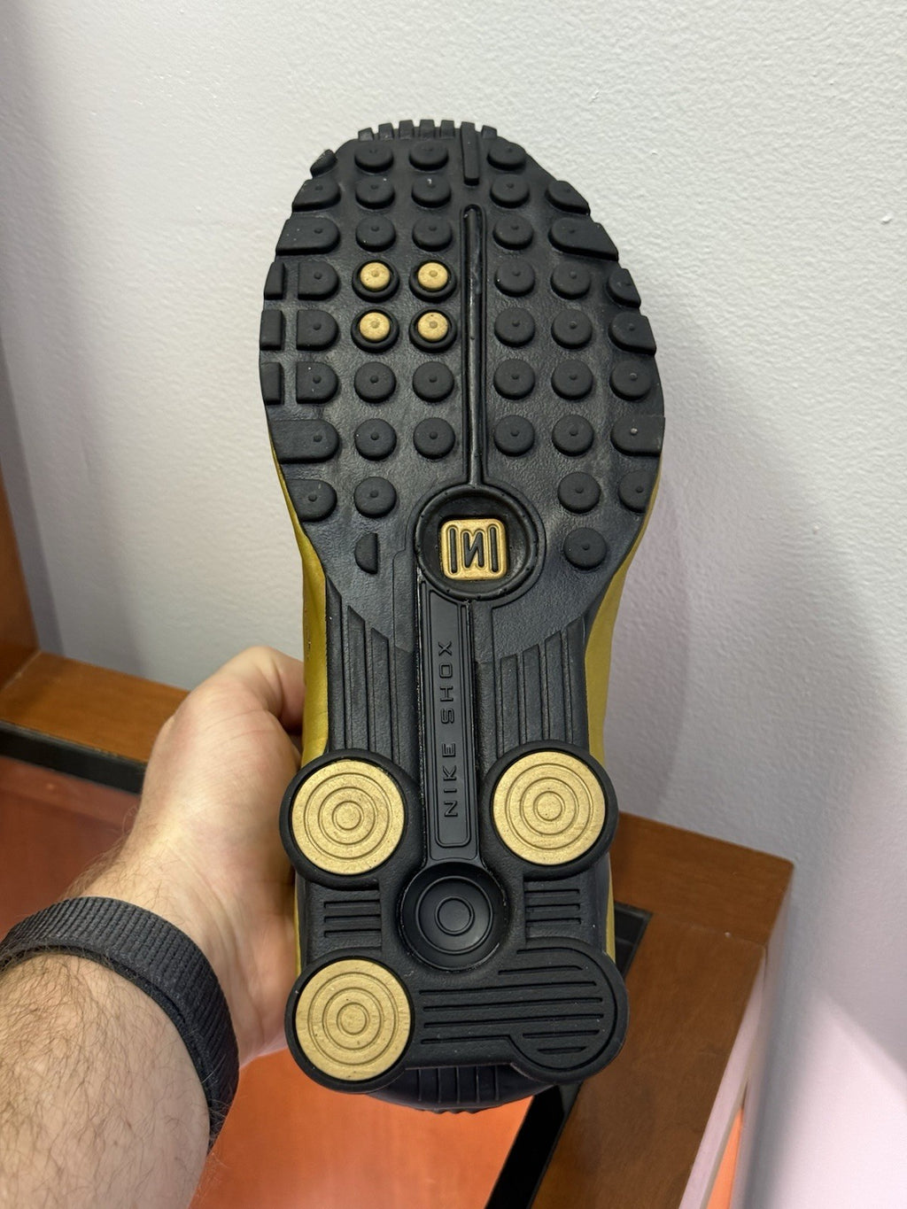 Nike Shox R4 Black Metallic Gold Womens Size 7.5 🏆New 🏆