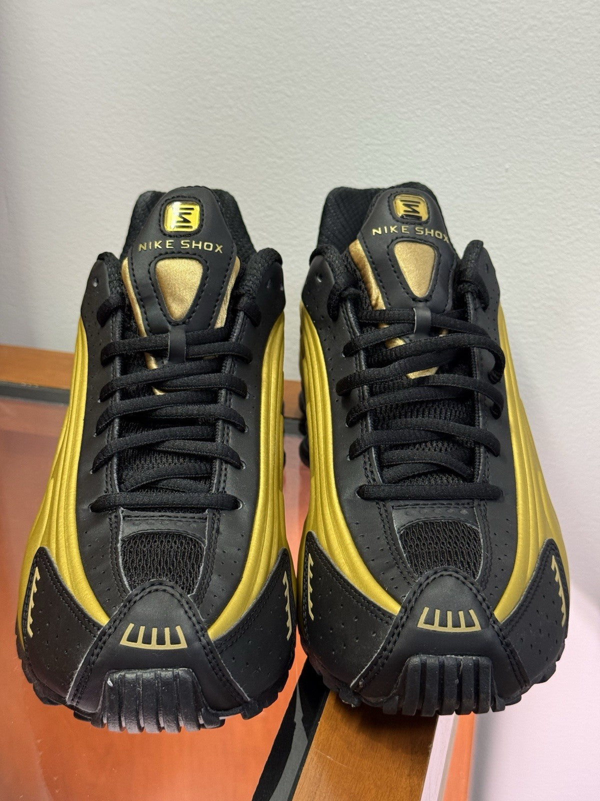 Nike Shox R4 Black Metallic Gold Womens Size 7.5 🏆New 🏆